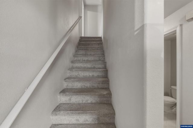 1298 Kees St, Lebanon, OR 97355