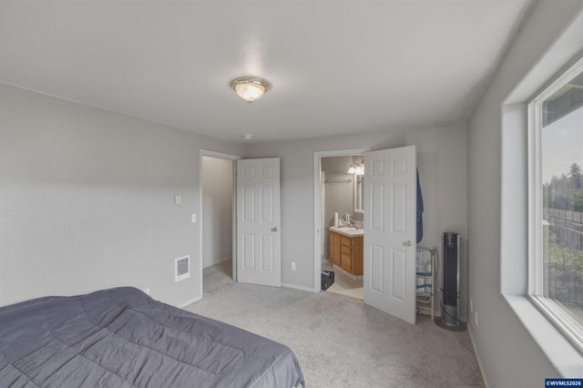 1298 Kees St, Lebanon, OR 97355