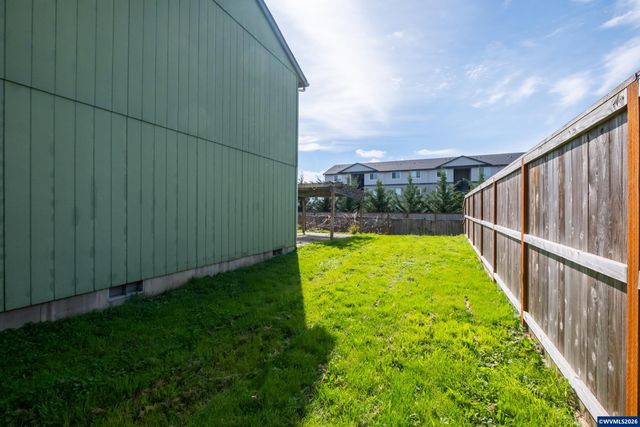 1298 Kees St, Lebanon, OR 97355