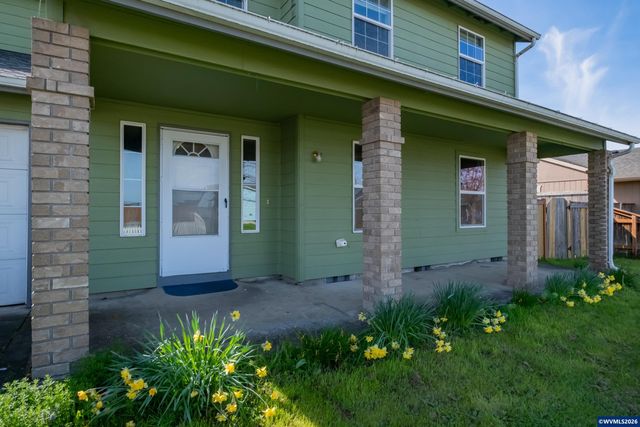 1298 Kees St, Lebanon, OR 97355