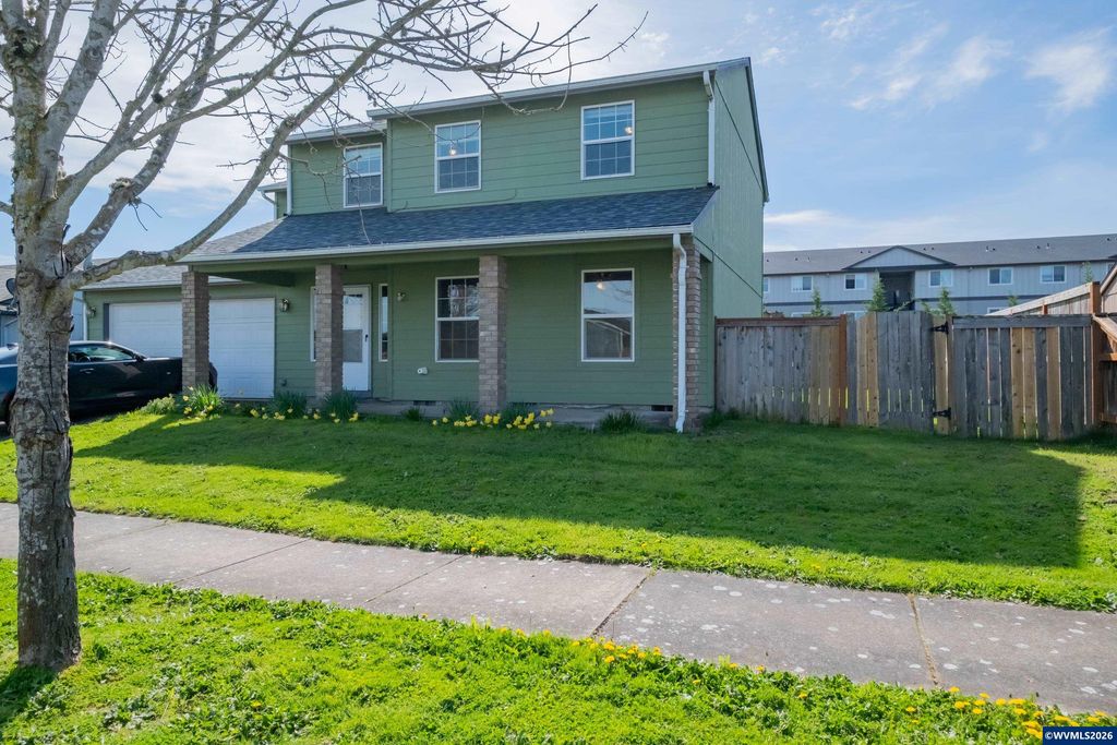 1298 Kees St, Lebanon, OR 97355