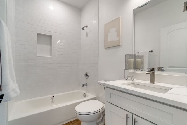 2621 Hillside Drive, Granbury, TX 76048