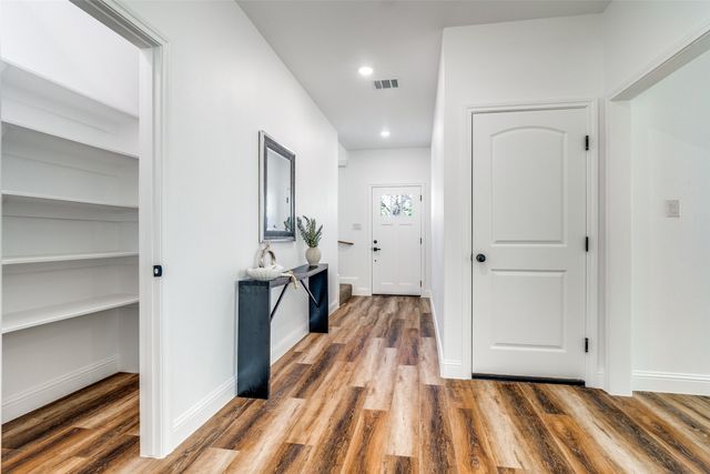 2621 Hillside Drive, Granbury, TX 76048