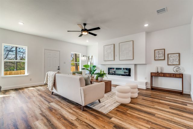 2621 Hillside Drive, Granbury, TX 76048