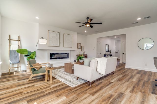 2621 Hillside Drive, Granbury, TX 76048