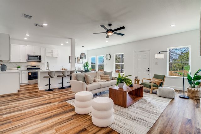 2621 Hillside Drive, Granbury, TX 76048