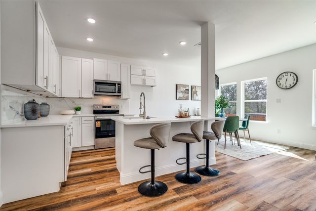 2621 Hillside Drive, Granbury, TX 76048