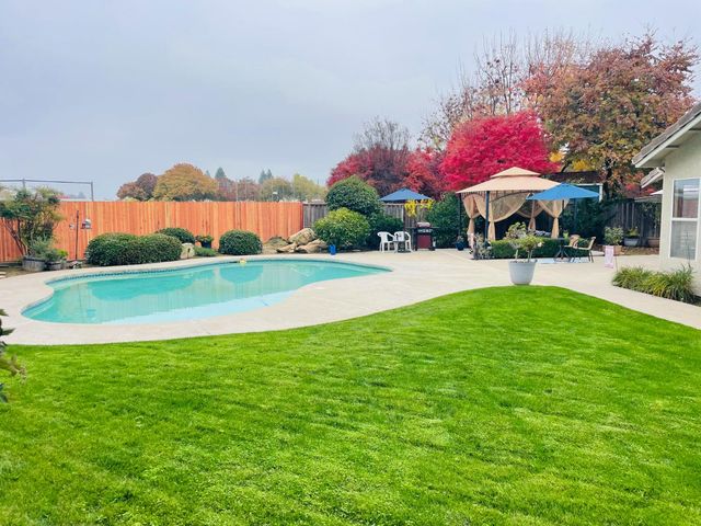 2873 Mitchell Avenue, Clovis, CA 93611