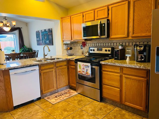 2873 Mitchell Avenue, Clovis, CA 93611