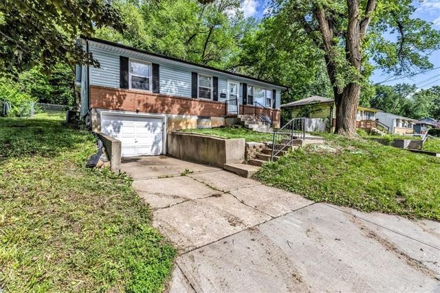 425 Maple Street, Liberty, MO 64068