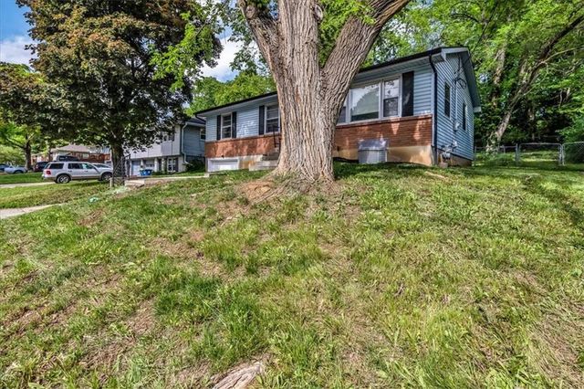 425 Maple Street, Liberty, MO 64068