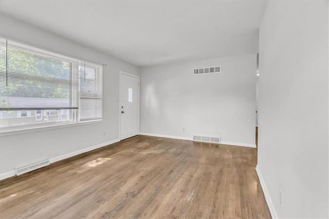 425 Maple Street, Liberty, MO 64068