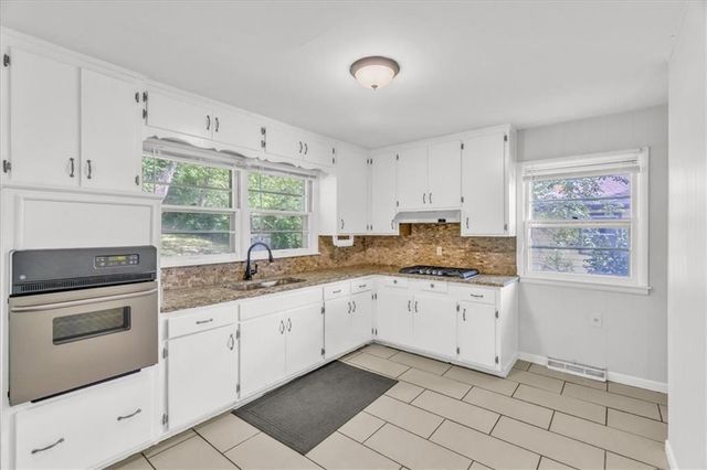 425 Maple Street, Liberty, MO 64068