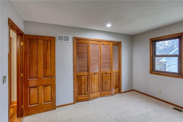 16025 Meadow Lane, Stilwell, KS 66085