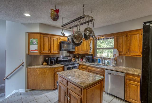 16025 Meadow Lane, Stilwell, KS 66085