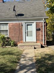 19249 Kelly Road, Detroit, MI 48225