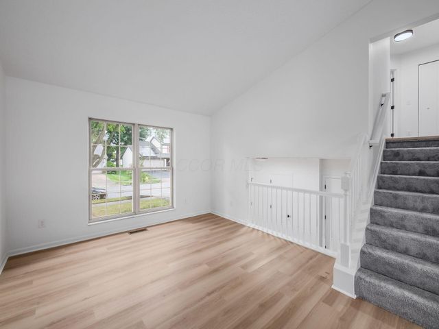 219 Pinoak Court, Delaware, OH 43015