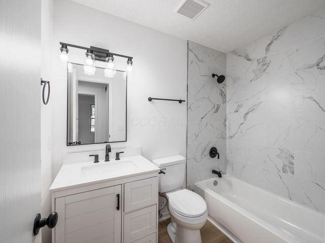 219 Pinoak Court, Delaware, OH 43015