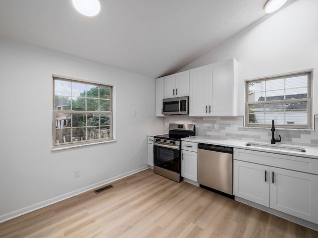 219 Pinoak Court, Delaware, OH 43015