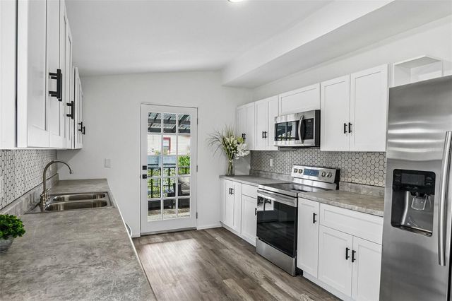 8514 N BRANCH AVENUE, Tampa, FL 33604