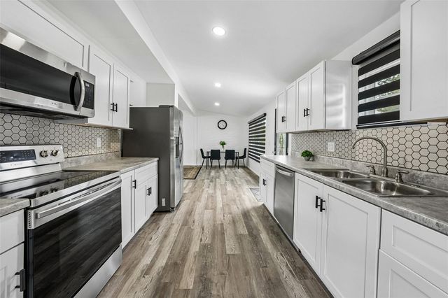 8514 N BRANCH AVENUE, Tampa, FL 33604