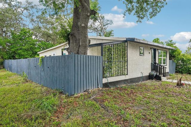 8514 N BRANCH AVENUE, Tampa, FL 33604