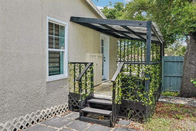 8514 N BRANCH AVENUE, Tampa, FL 33604