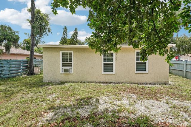8514 N BRANCH AVENUE, Tampa, FL 33604