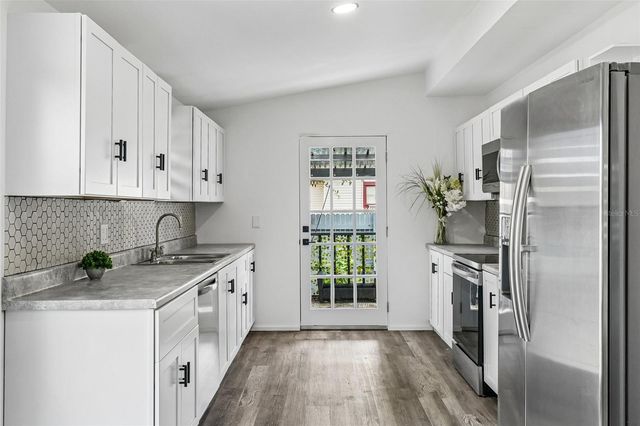 8514 N BRANCH AVENUE, Tampa, FL 33604