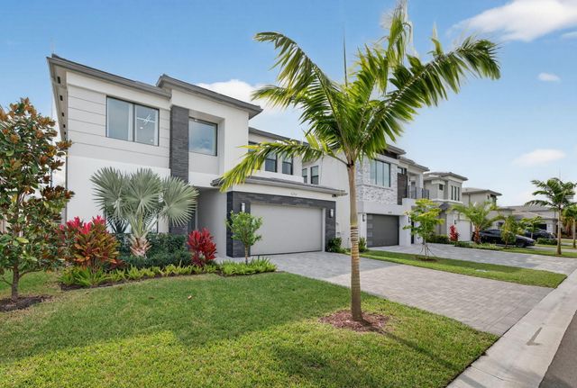 8252 Essex Country Club Drive, Boca Raton, FL 33434