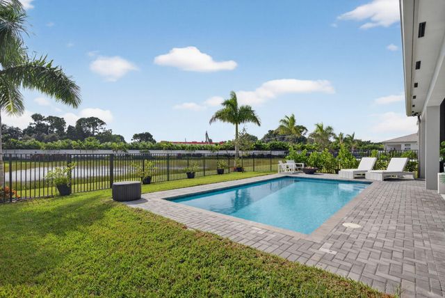 8252 Essex Country Club Drive, Boca Raton, FL 33434