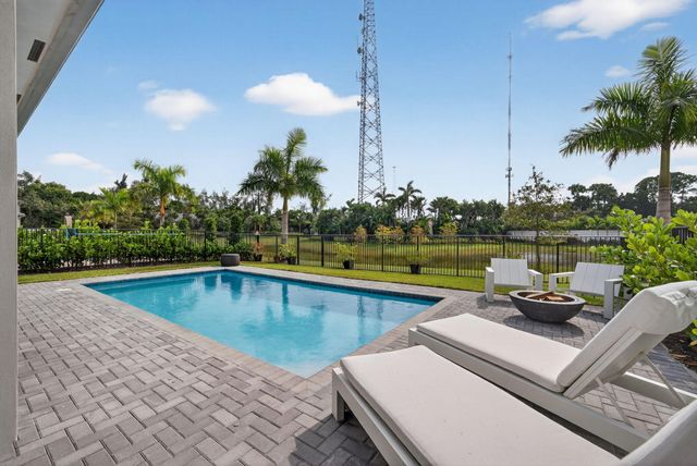 8252 Essex Country Club Drive, Boca Raton, FL 33434