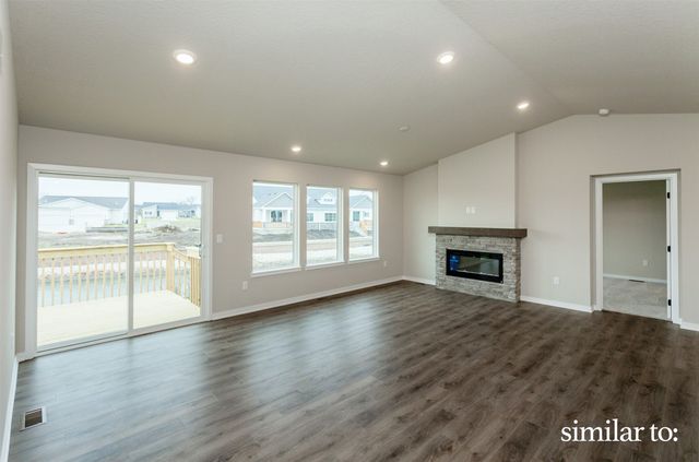 595 NW Compass Avenue, Waukee, IA 50263