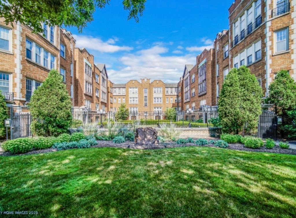 10927 S Longwood Drive 3, Chicago, IL 60643