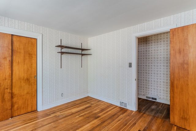 34 Brookside Ave, Greenfield, MA 01301