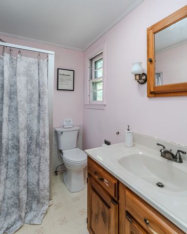 34 Brookside Ave, Greenfield, MA 01301