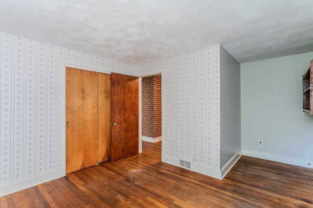 34 Brookside Ave, Greenfield, MA 01301