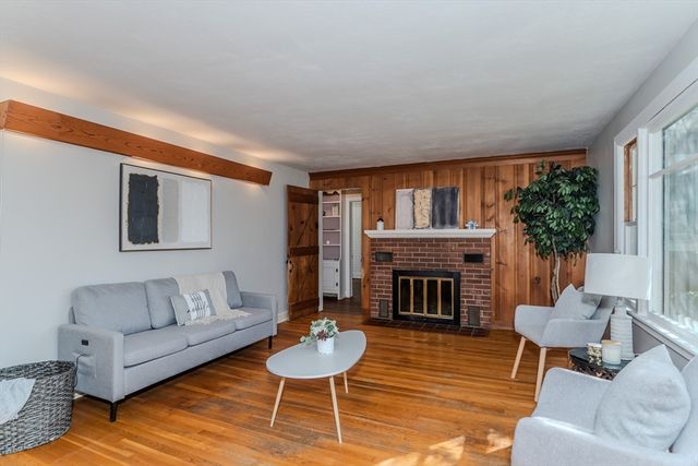 34 Brookside Ave, Greenfield, MA 01301