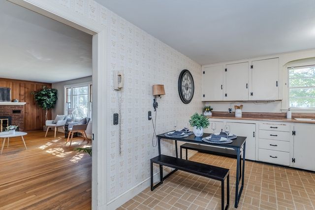 34 Brookside Ave, Greenfield, MA 01301