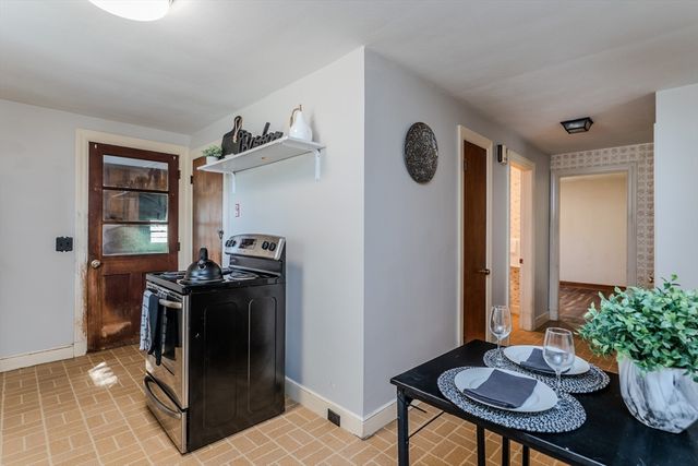 34 Brookside Ave, Greenfield, MA 01301