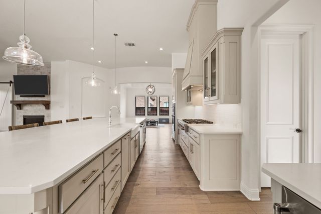 704 Rembrandt, Colleyville, TX 76034