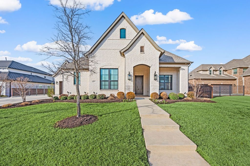 704 Rembrandt, Colleyville, TX 76034