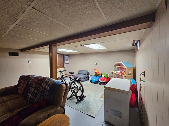 1700 Ohio Ave Avenue, Charles City, IA 50616