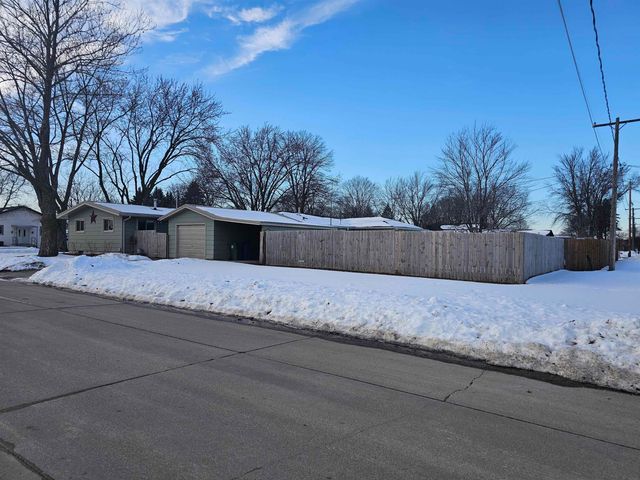 1700 Ohio Ave Avenue, Charles City, IA 50616