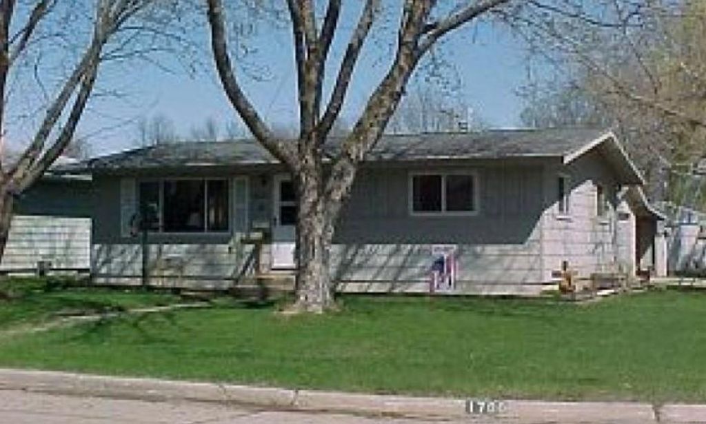 1700 Ohio Ave Avenue, Charles City, IA 50616