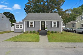 14 Frances Rd, Woburn, MA 01801