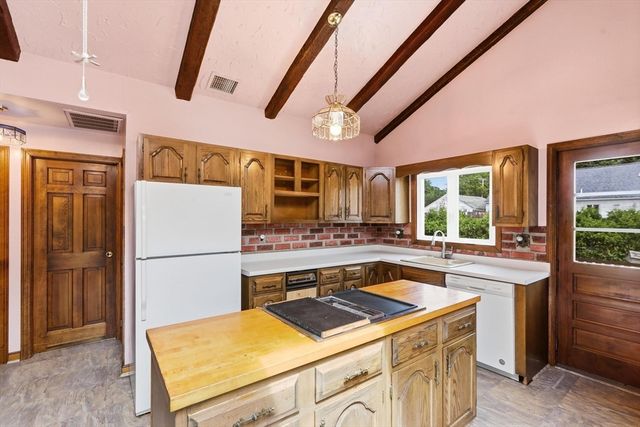 17 Saint James St, Dracut, MA 01826