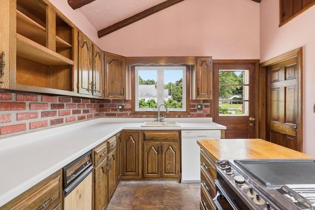 17 Saint James St, Dracut, MA 01826