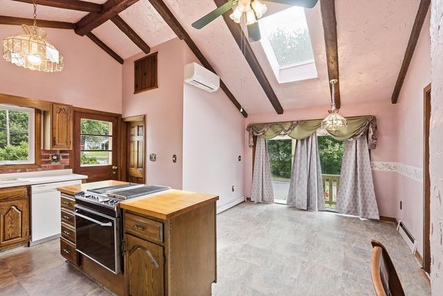 17 Saint James St, Dracut, MA 01826