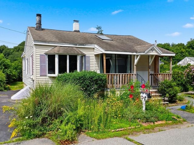 17 Saint James St, Dracut, MA 01826